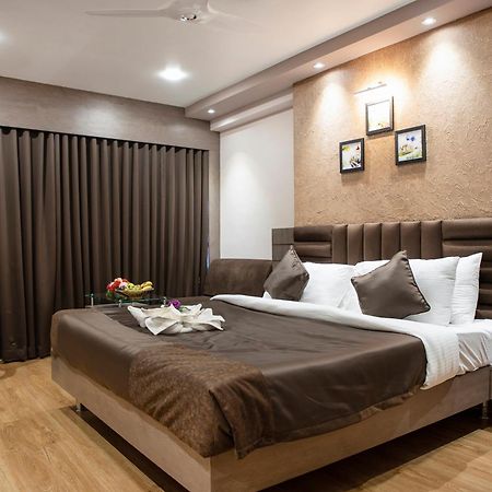 Hotel Rajmahal Guwahati Esterno foto