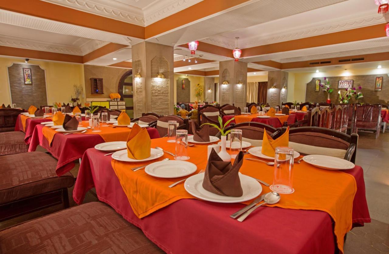 Hotel Rajmahal Guwahati Esterno foto