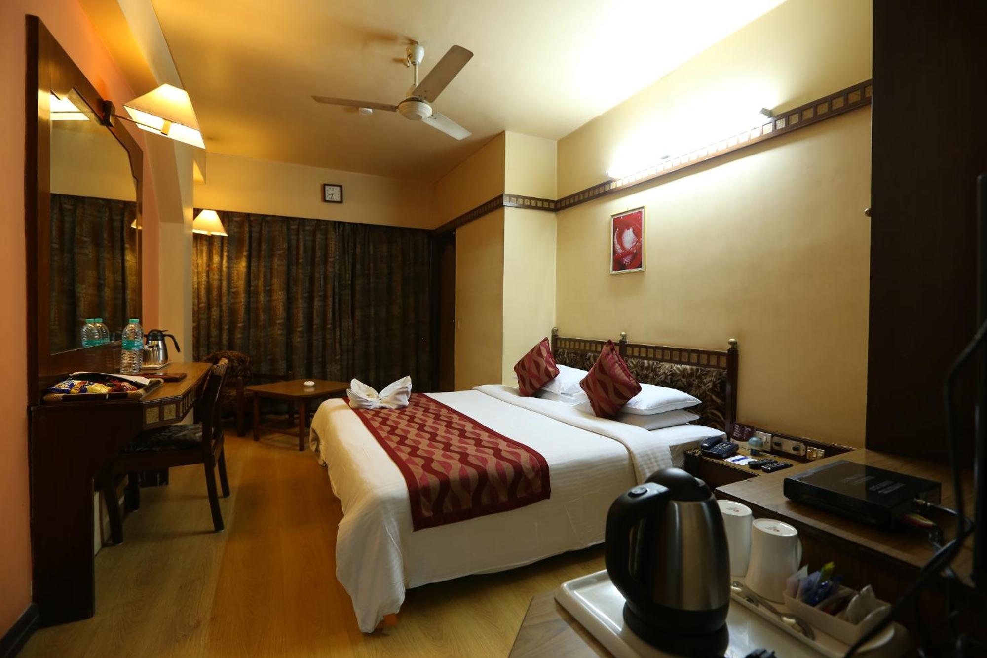 Hotel Rajmahal Guwahati Esterno foto