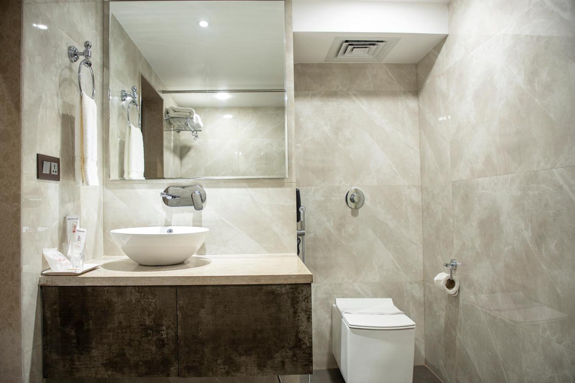 Hotel Rajmahal Guwahati Esterno foto