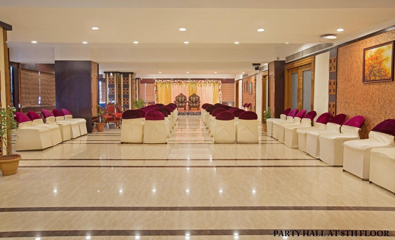 Hotel Rajmahal Guwahati Esterno foto