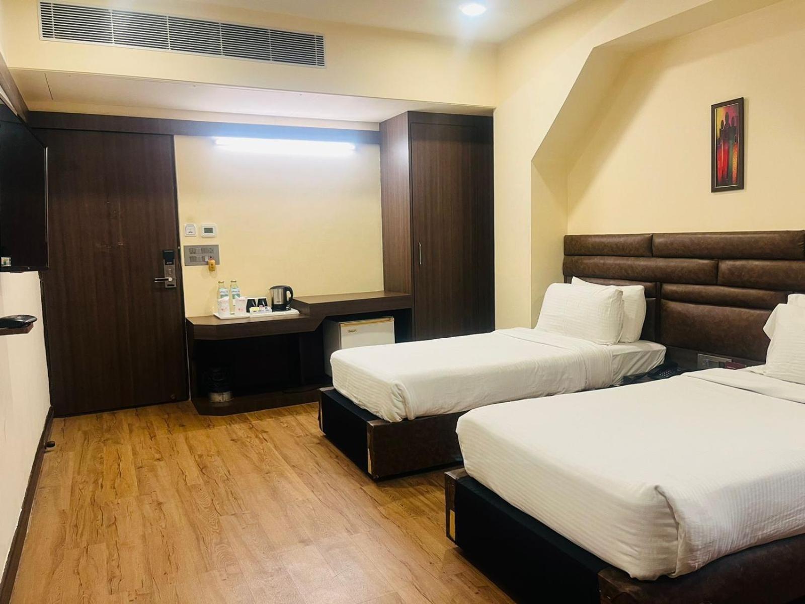 Hotel Rajmahal Guwahati Esterno foto