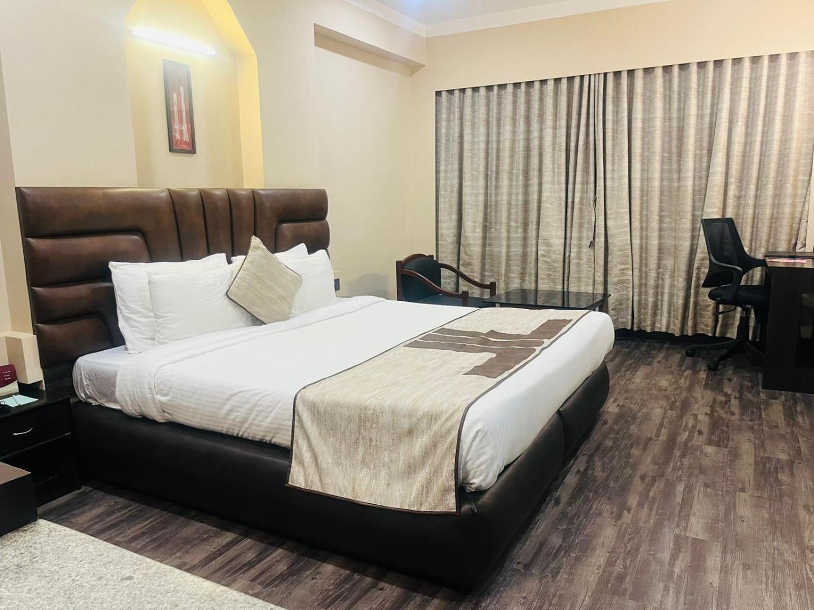 Hotel Rajmahal Guwahati Esterno foto