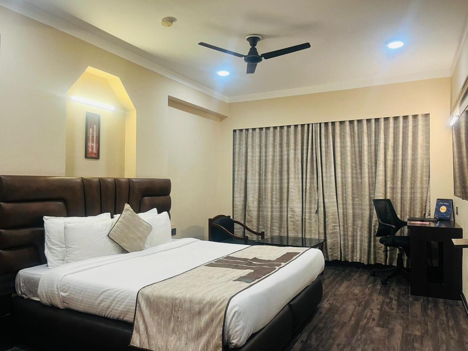 Hotel Rajmahal Guwahati Esterno foto