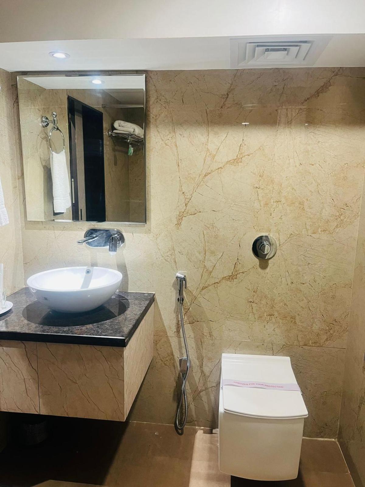 Hotel Rajmahal Guwahati Esterno foto
