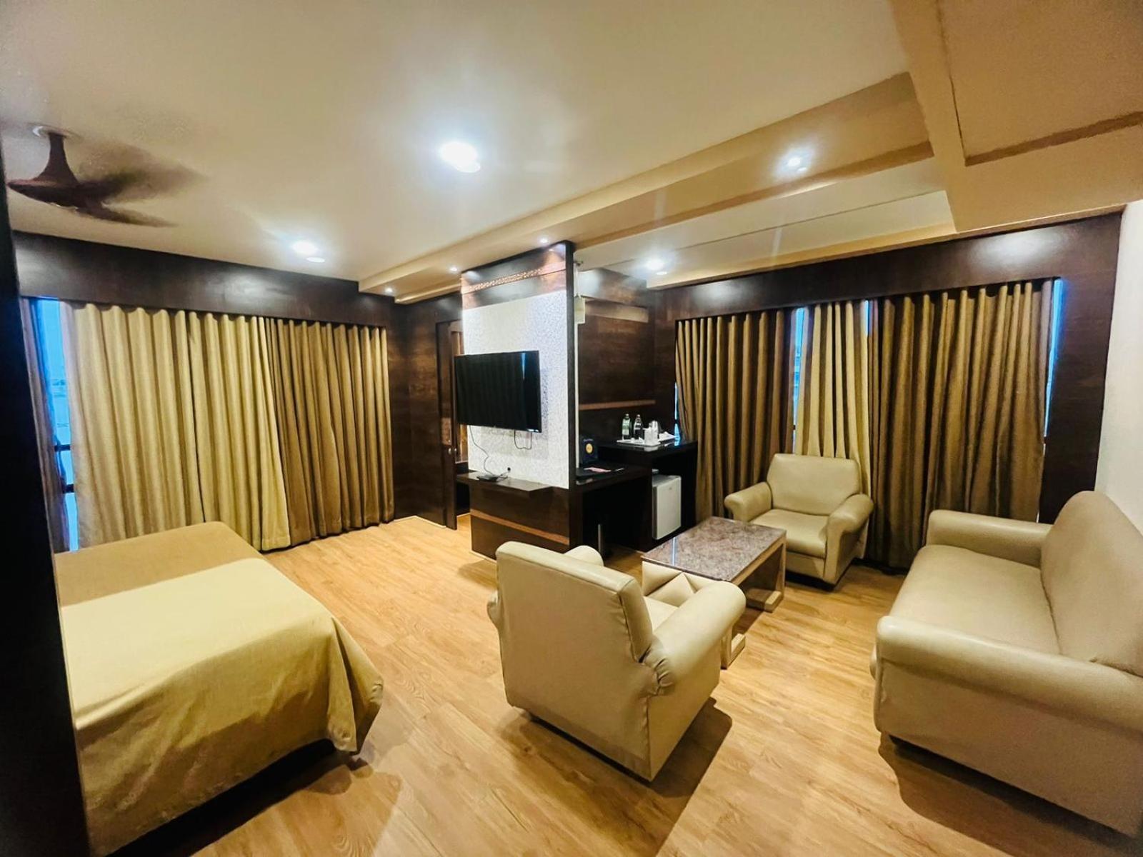 Hotel Rajmahal Guwahati Esterno foto