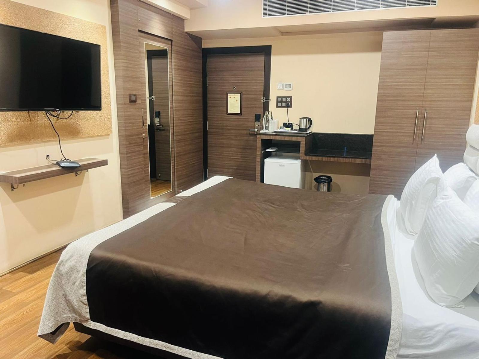 Hotel Rajmahal Guwahati Esterno foto