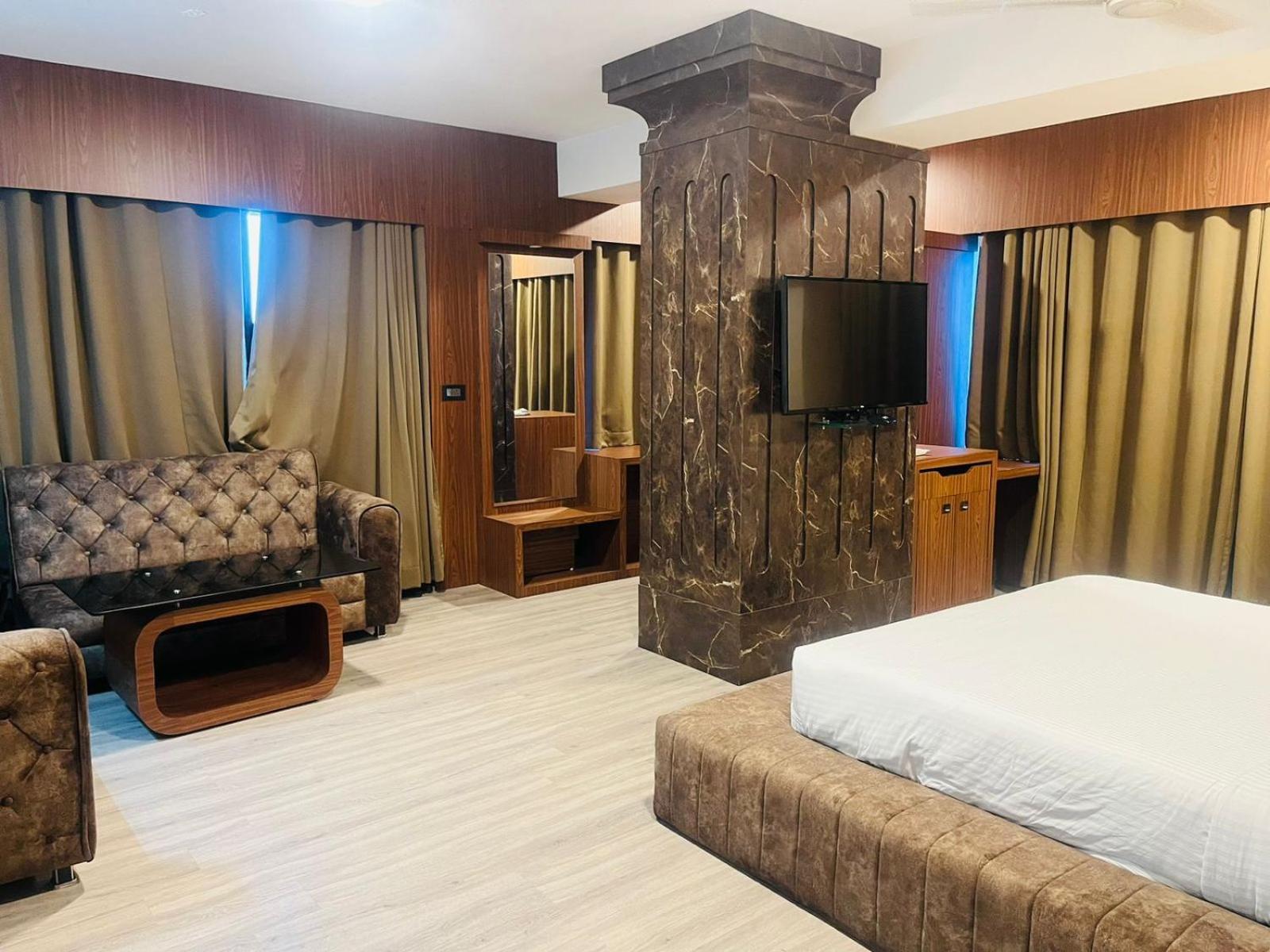 Hotel Rajmahal Guwahati Esterno foto